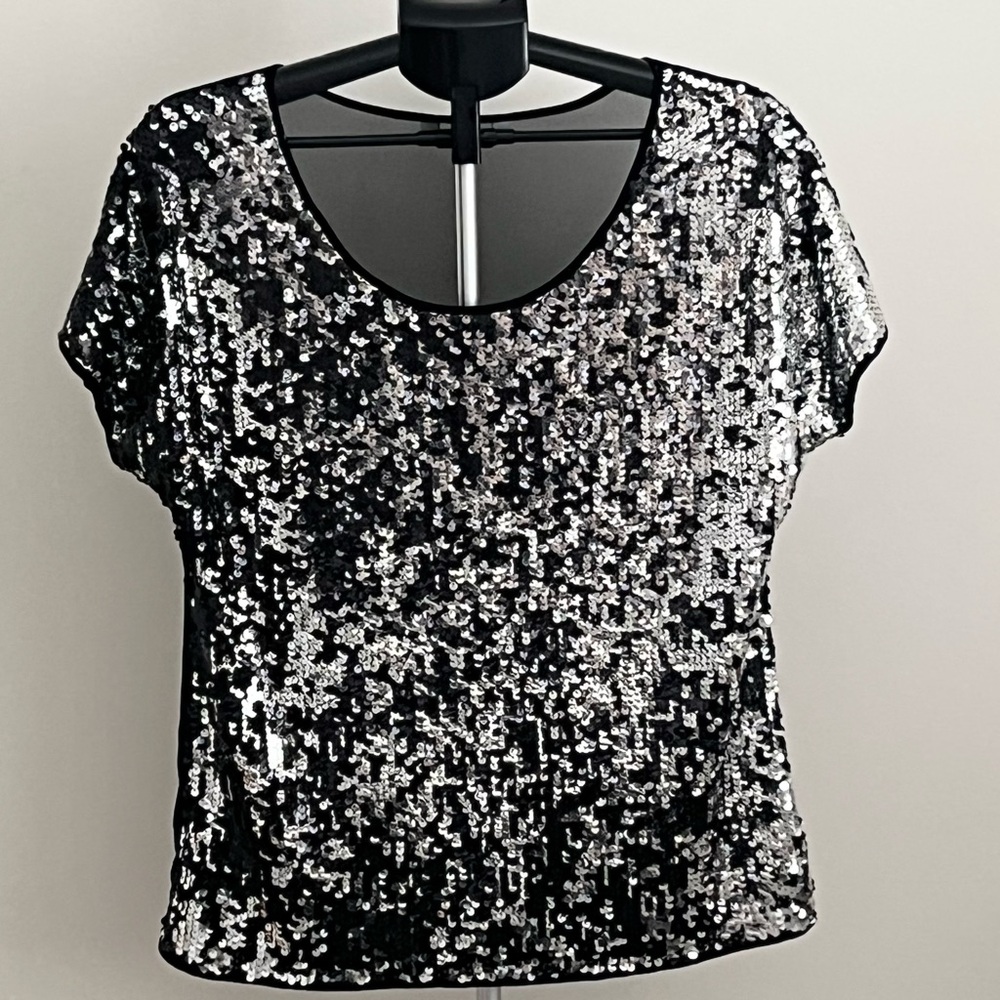 Express Women’s Black and Silver Sequin Short Sleeve Top Size Medium